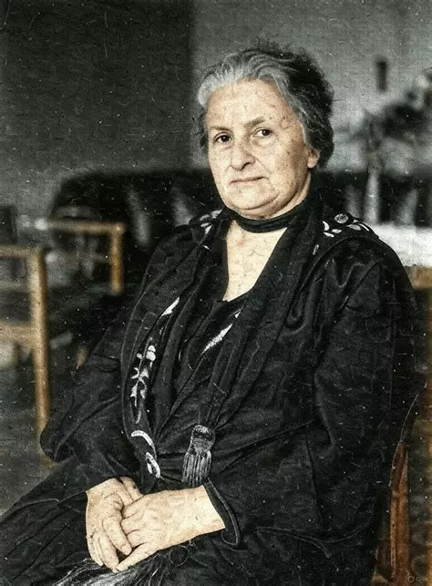 Portrait Maria Montessori